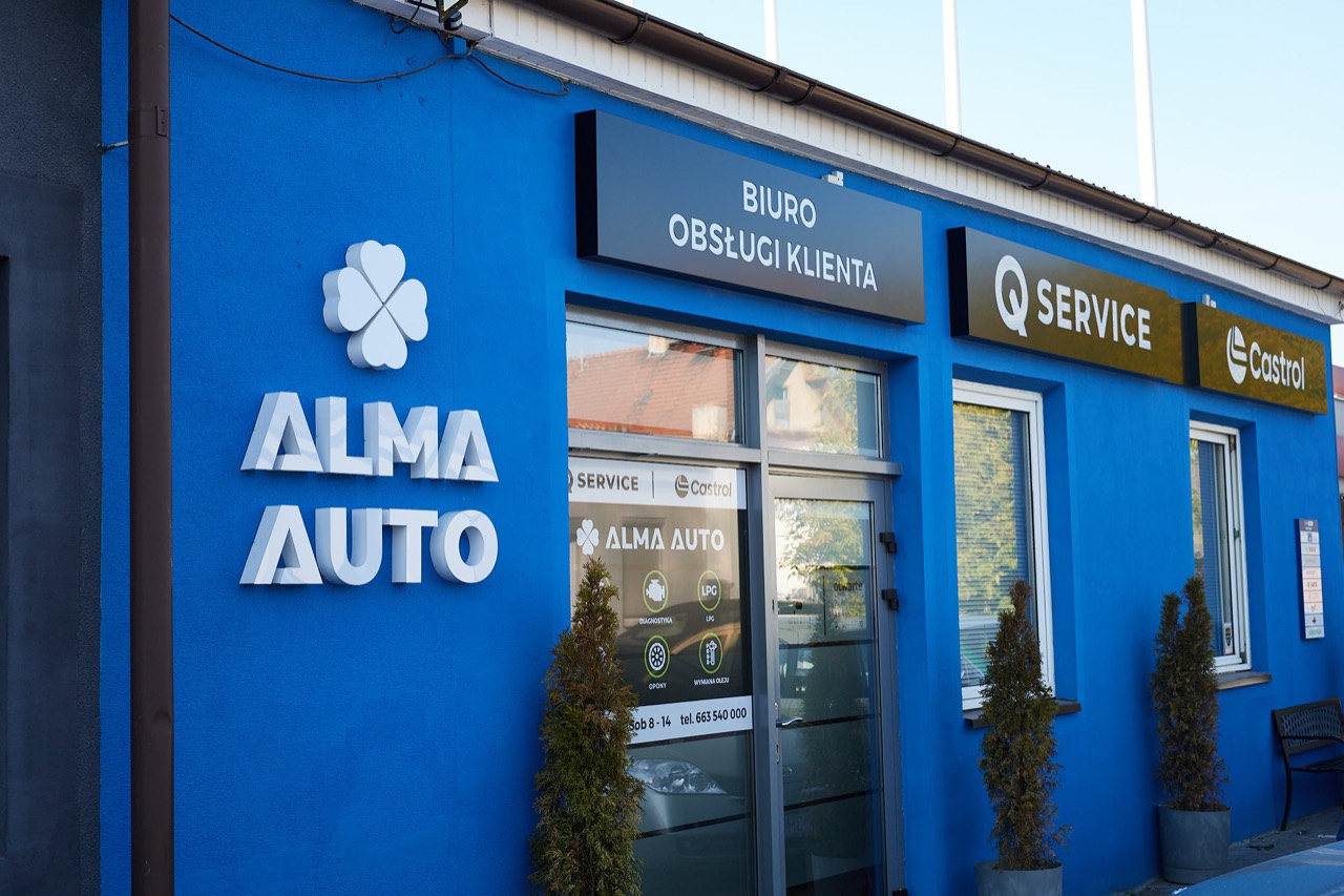 Будівля автосервісу ALMA AUTO przy ul. Krzemienieckiej 46C