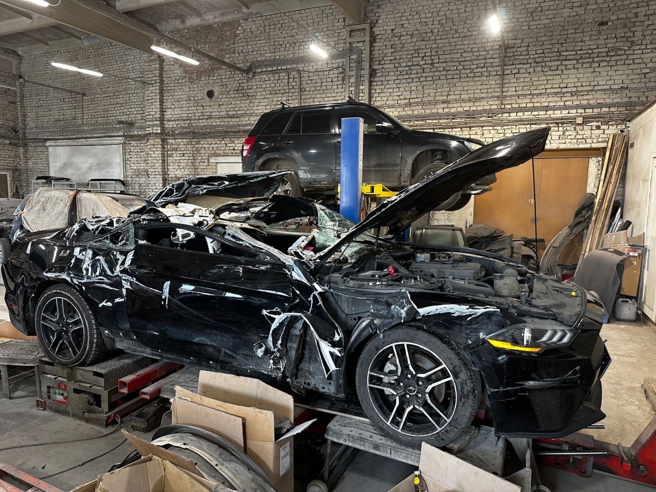 Ford Mustang — восстановление после ДТП — до