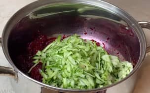 Приготовление холодного свекольника на кефире: шаг 6