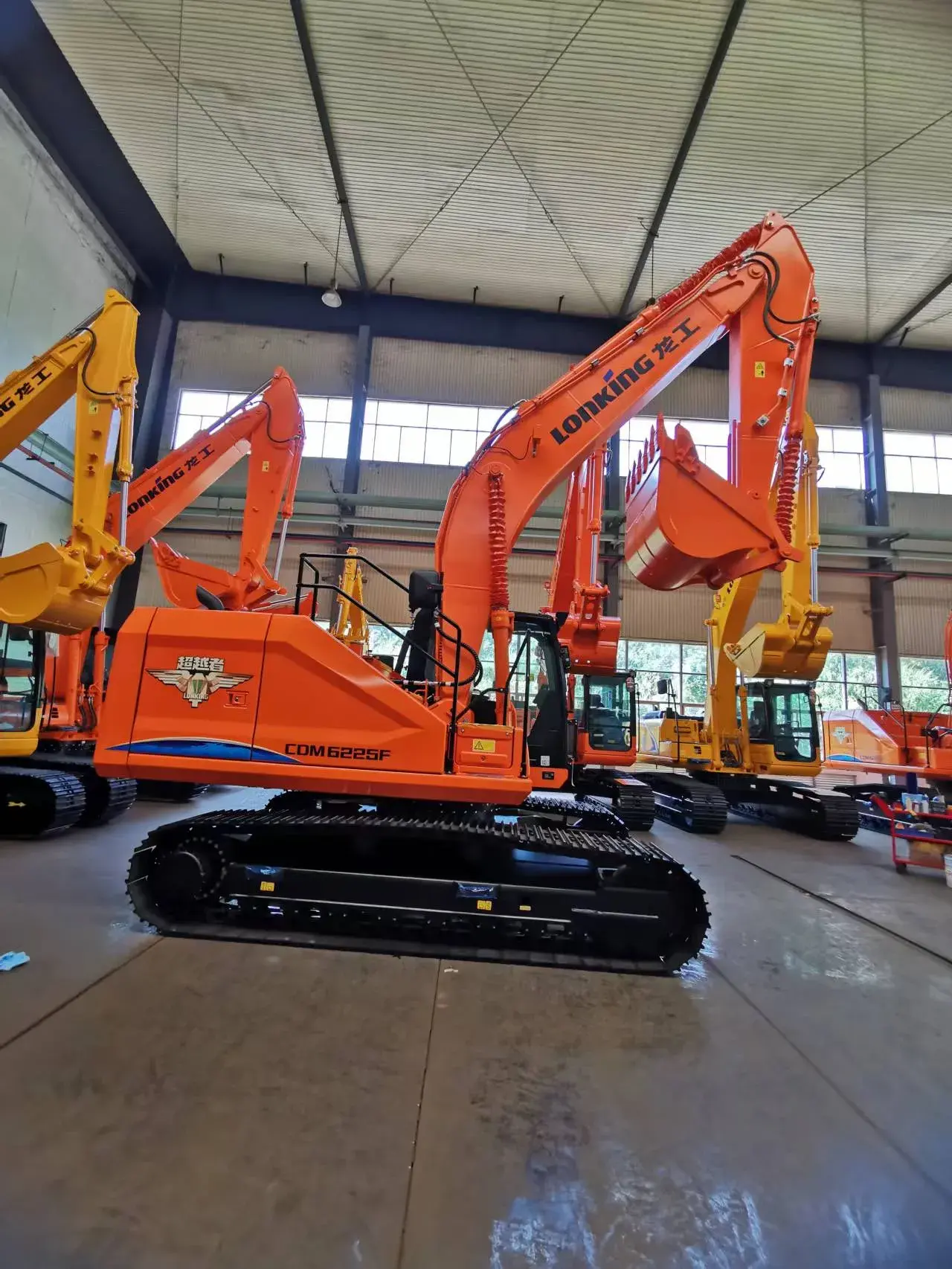 Гусеничный экскаватор LONKING CDM 6225F