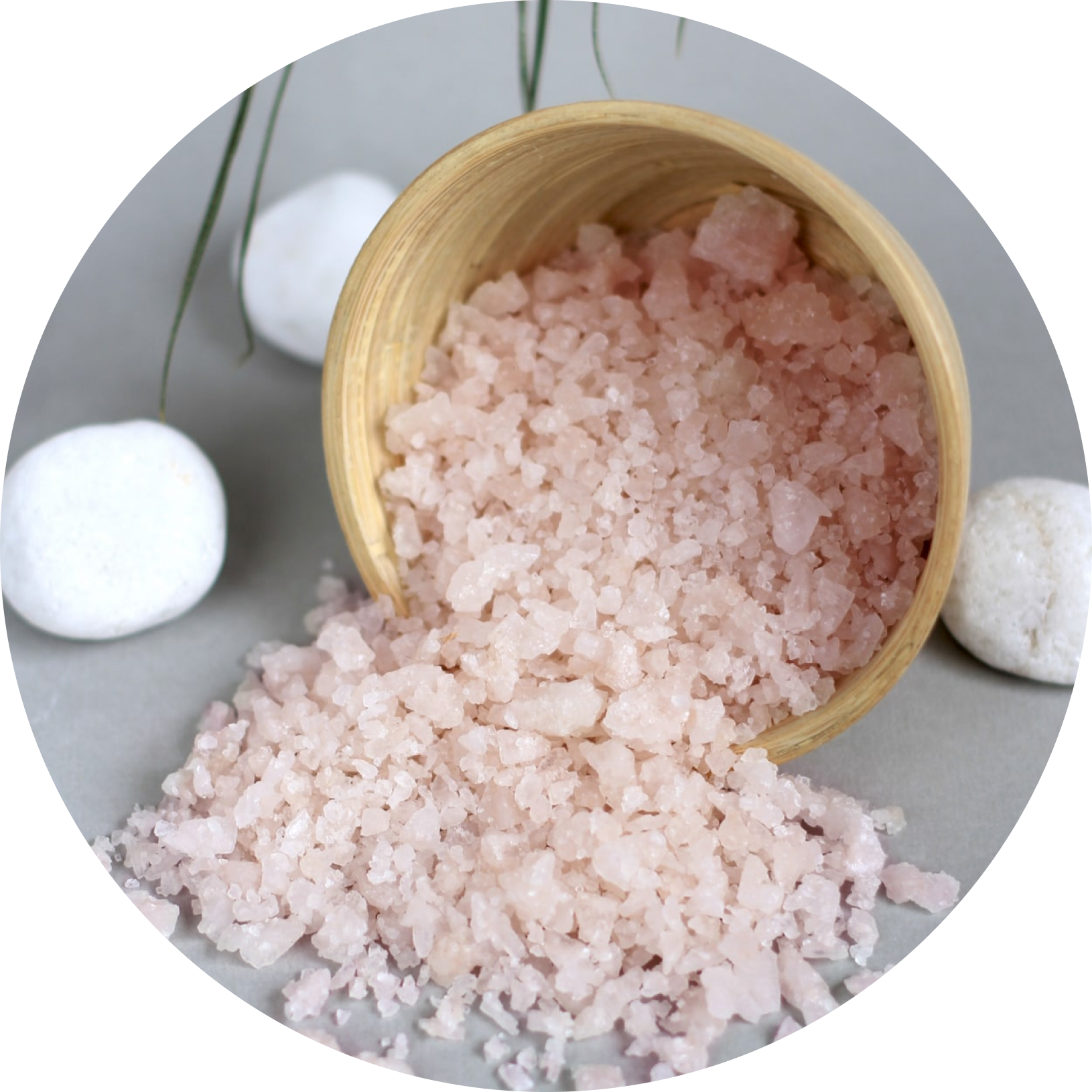 розовая морская соль. соль фон. морская розовая соль апрель. розовая соль на кипре. кояшское соленое озеро в крыму.