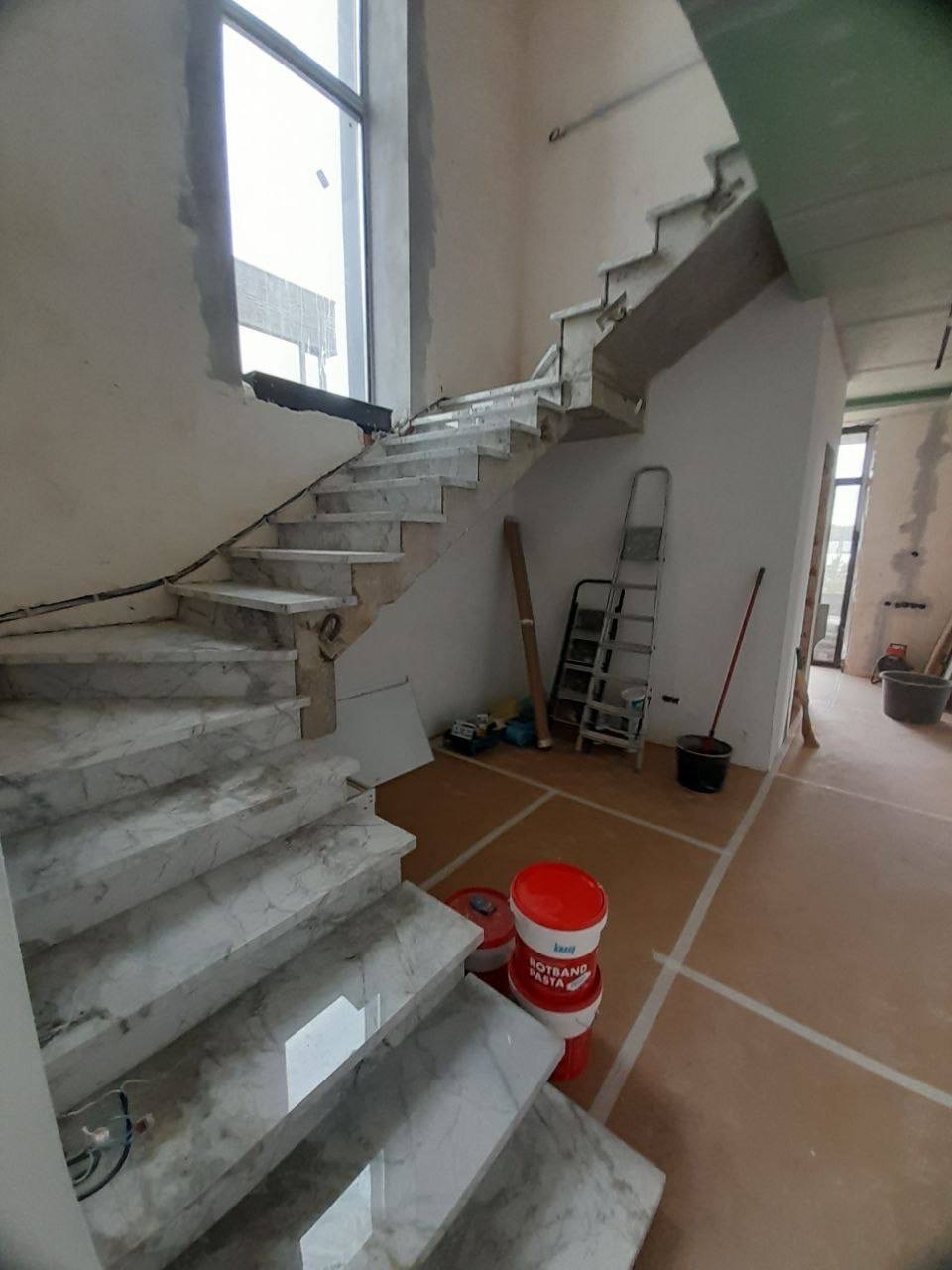 Прямые ступени из керамогранита