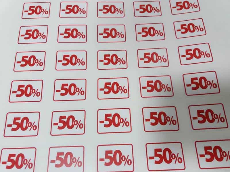 Лист с красными прямоугольными наклейками-ценниками «−50%»