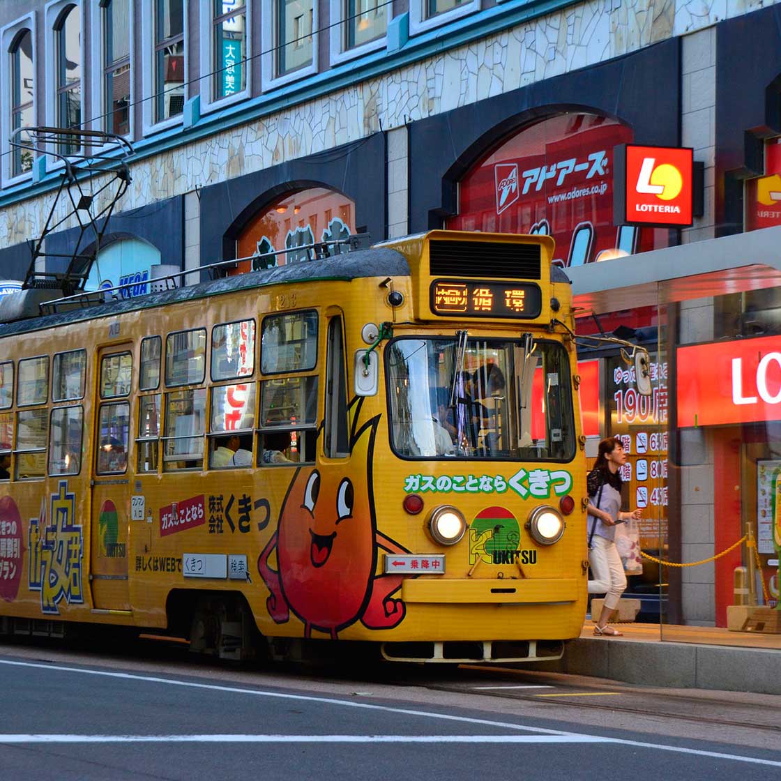 трамвай в японии