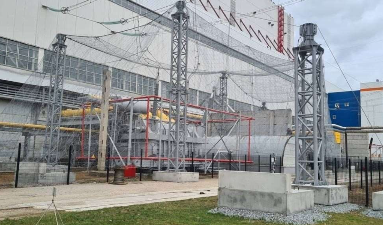 Канатно-сетчатое укрытие над промышленным объектом