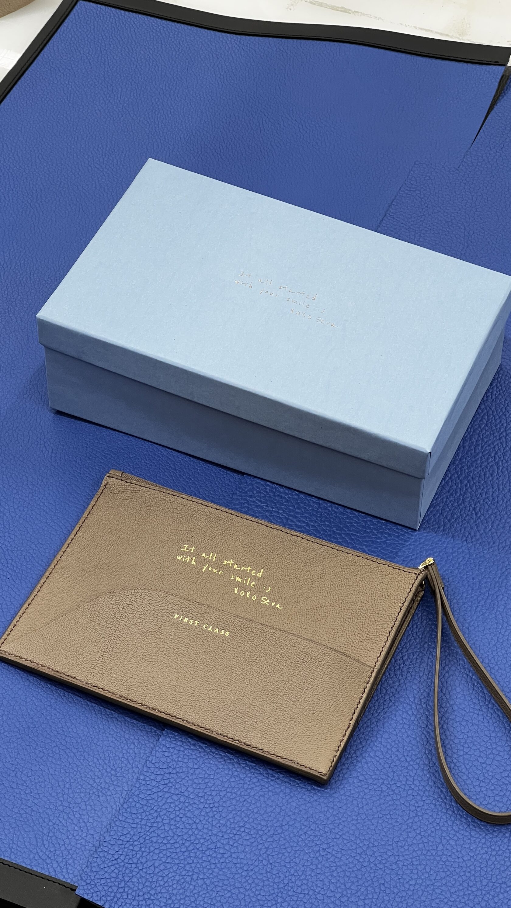 Кожаные подарки ручной работы — упаковка и персонализация (инициалы)