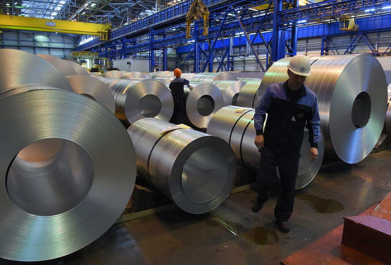 Алюминиевая добычи. Алюминиевая промышленность. Алюминиевая промышленность России. Алюминий в промышленности. Крупный алюминиевый комбинат.