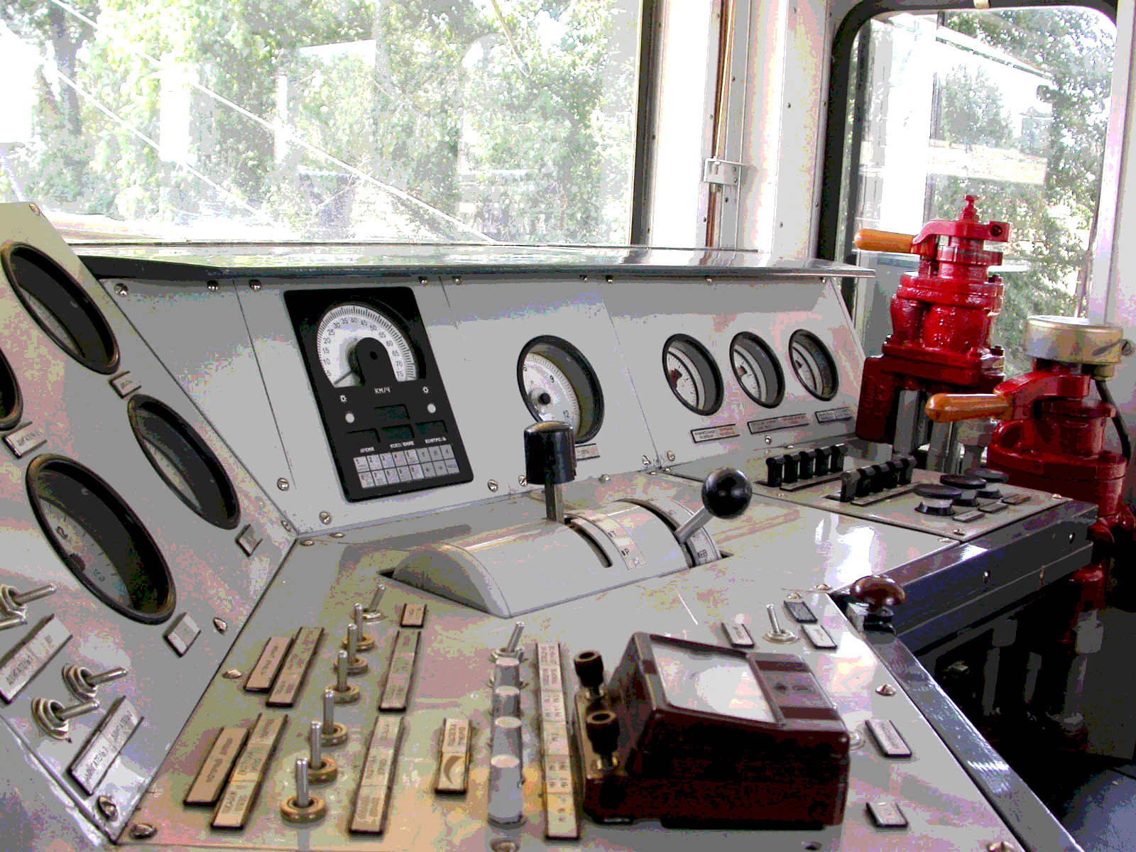 Тяговый агрегат НП1 кабина пульт