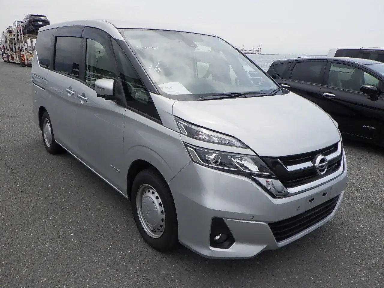 Аренда Nissan Serena на Кипре