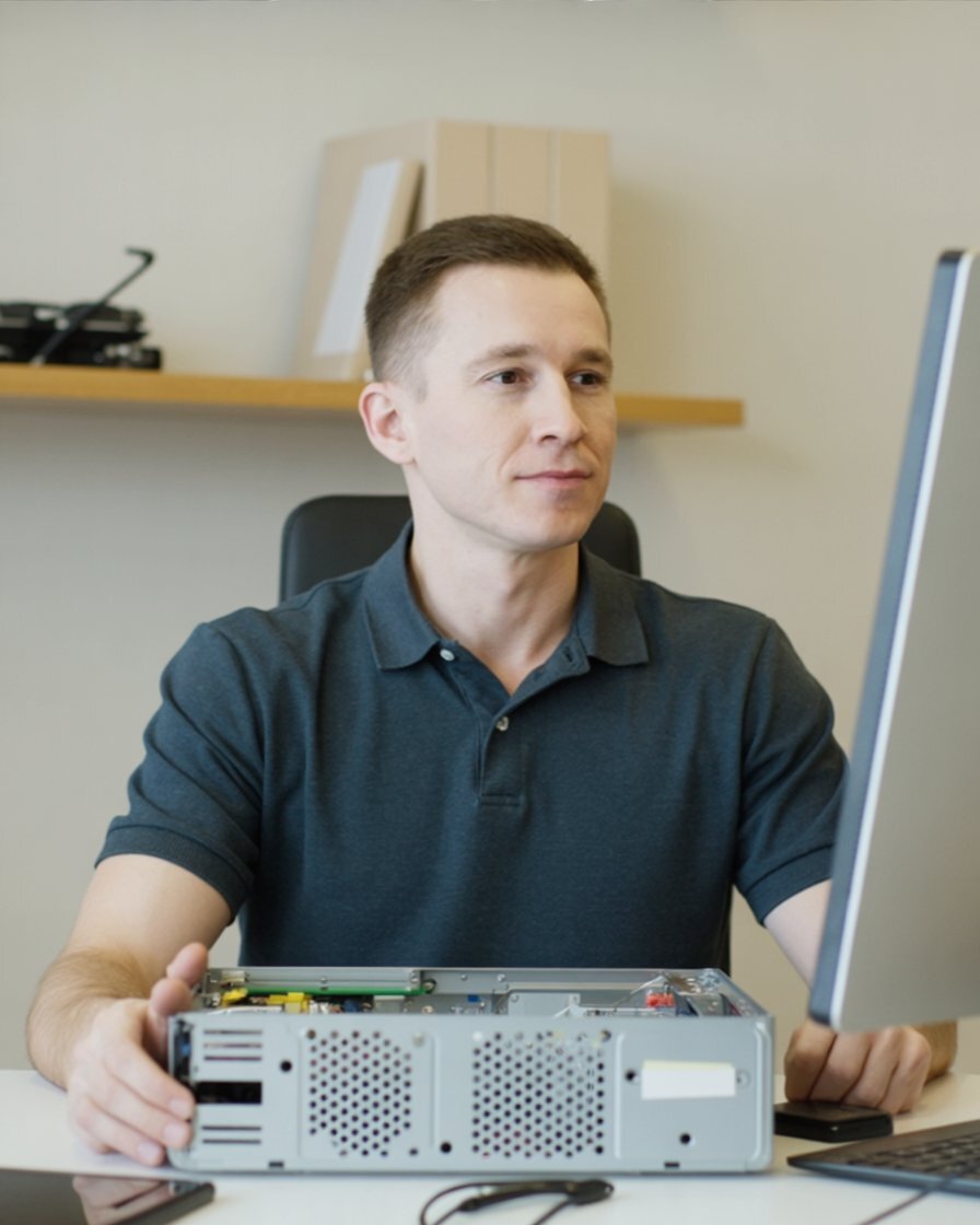 Мастер Максим Поляков — частный IT-мастер в Москве