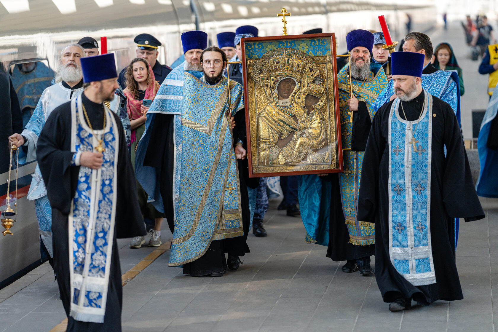 Чудотворную Тихвинскую икону Божией Матери встретили на Ленинградском  вокзале Москвы