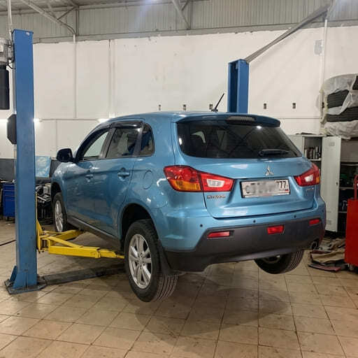 Mitsubishi ASX 2012 FWD в боксе сервиса