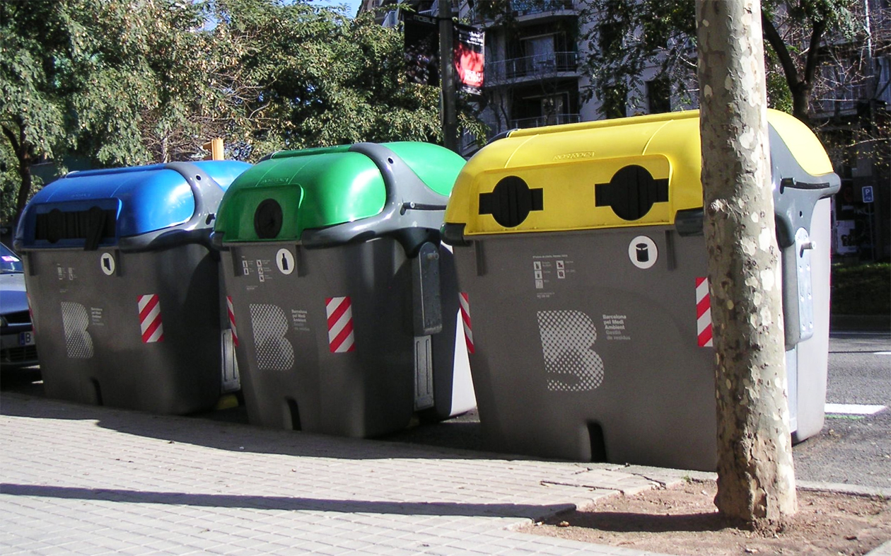 Контейнеры для раздельного сбора мусора в Барселоне