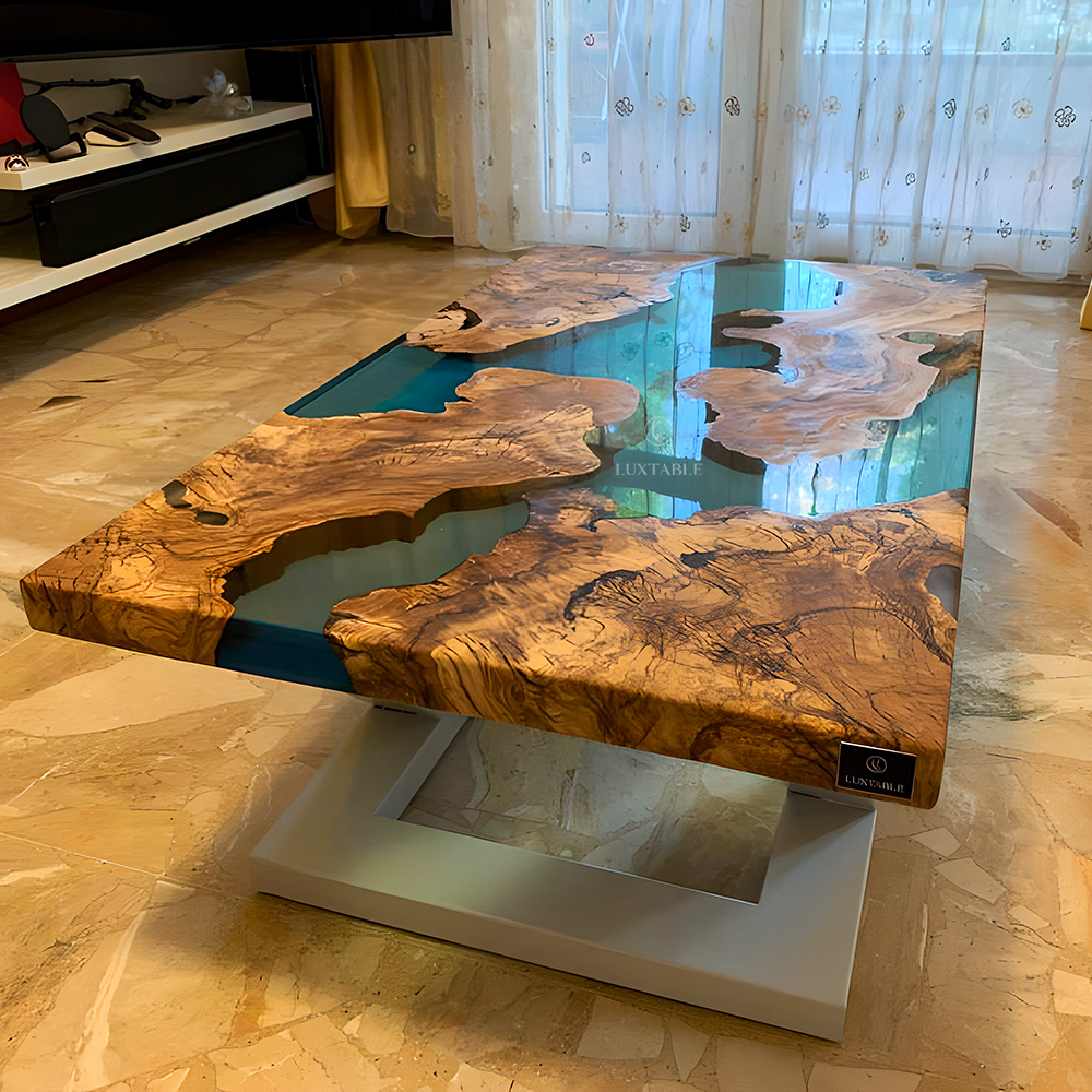 Epoxidharz Tische Alagoas aus europäischem Nussbaum und hellblauem Epoxidharz mit Metallic Effekt