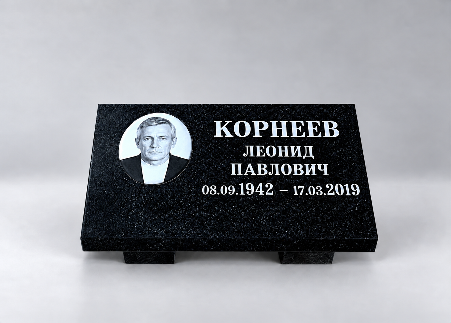 Гранитный Баян 50×30×15 см с фотографией