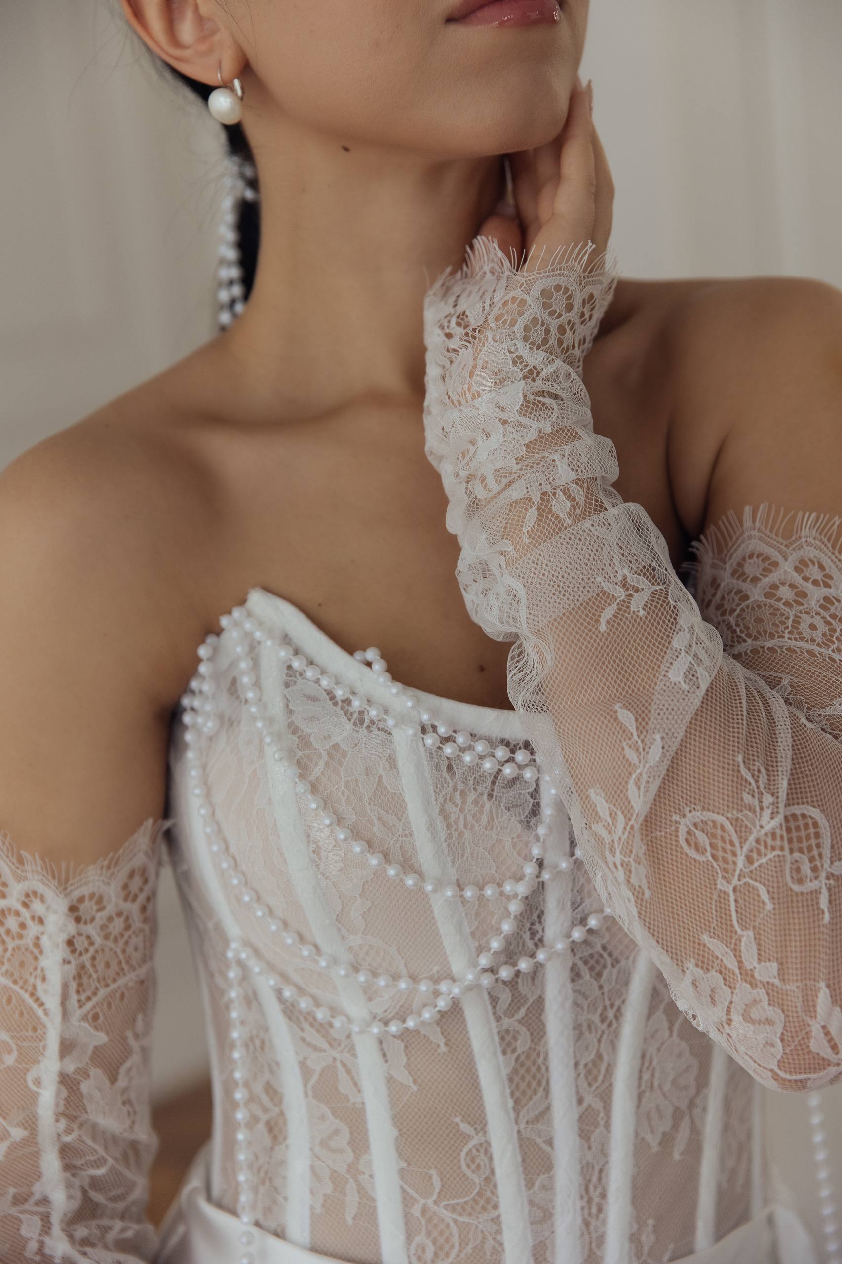 Свадебное платье с полупрозрачным корсетом