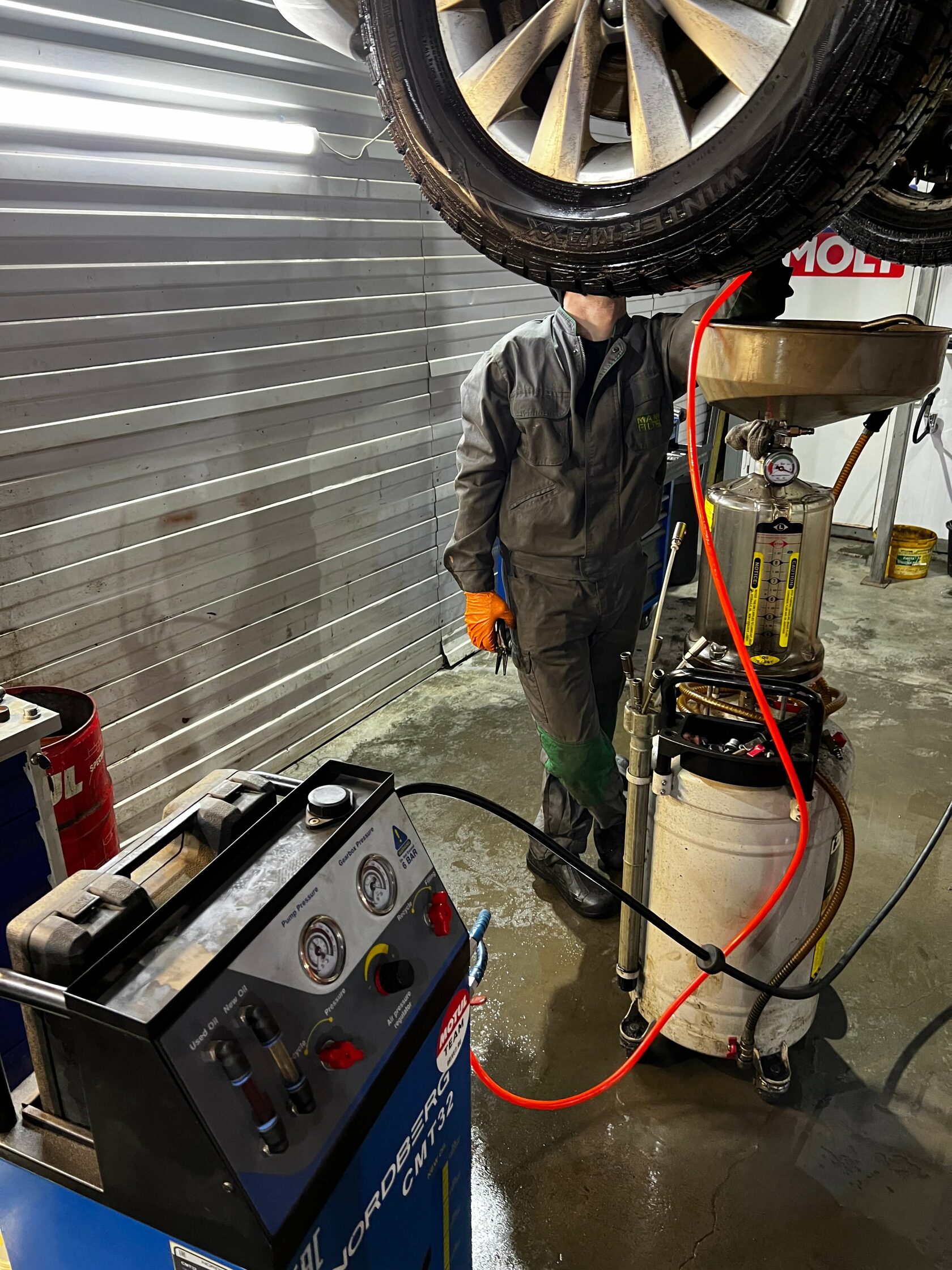 Заправка маслом Motul DCTF в DSG