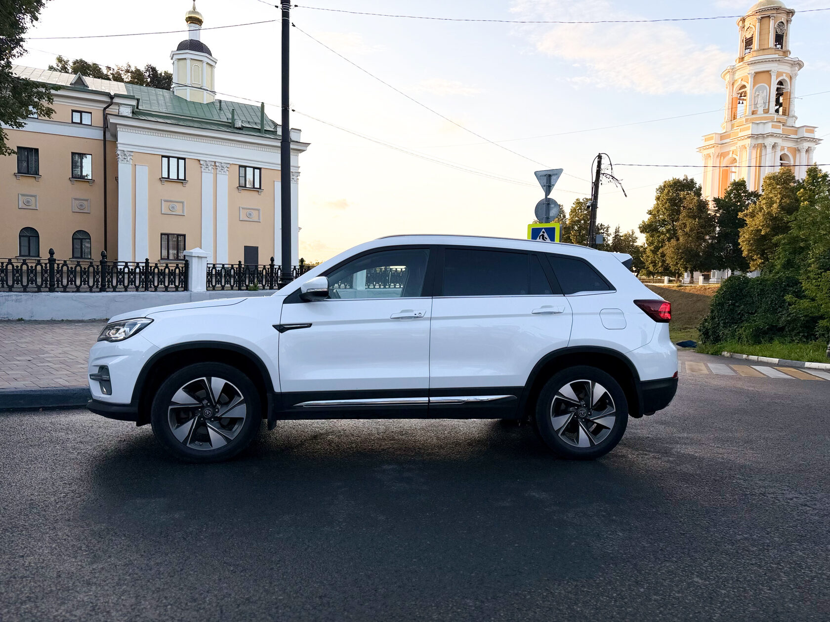 Changan Lamore exterior