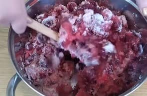 Приготовление вишневого варенья пятиминутка: шаг 3