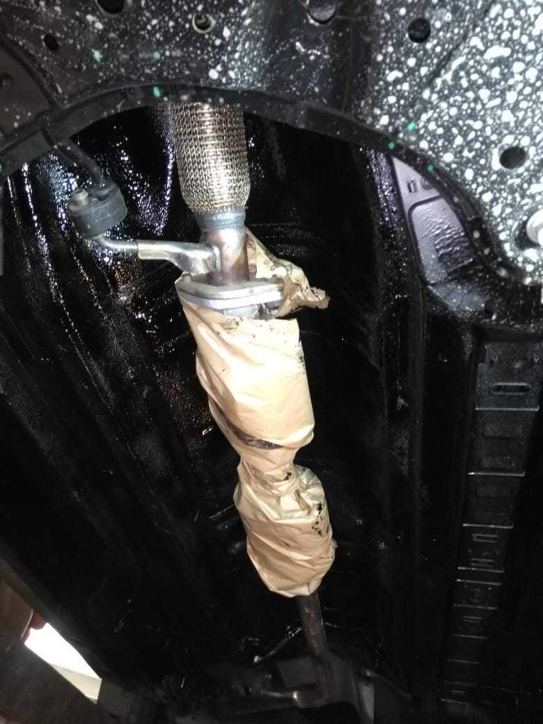 Уаз патриот 2007г обработка днища. Антикорозийка днища автомобиля. Антикорозийка днища автомобиля спб. Антикор джетта 6. Антикор днища abro u-60 461г.