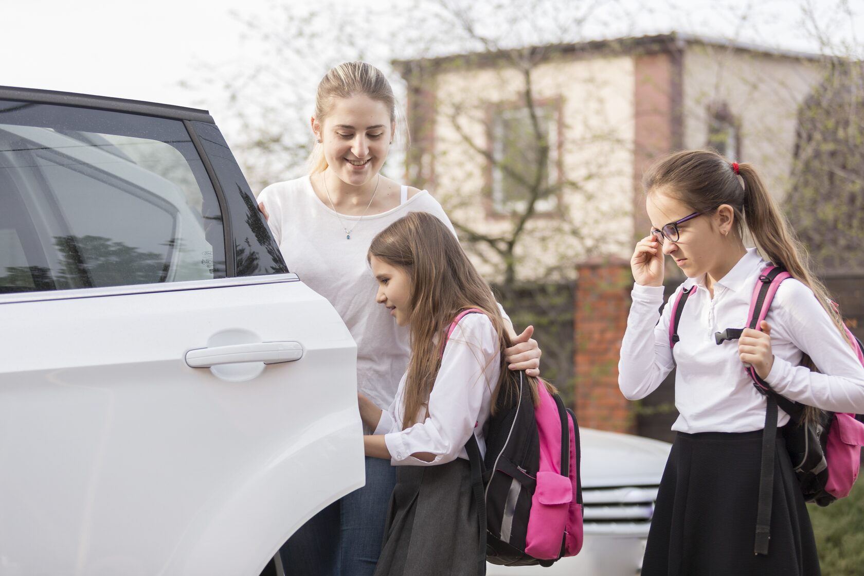 Car school. Сопровождение ребенка в школу. Сопровождение ребенка в школу фото. Как устроить ребенка в школу. Ездил в школу.