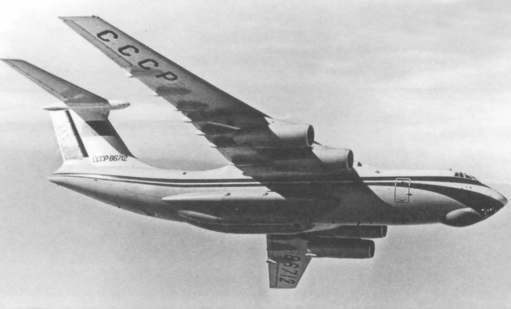 Первый опытный образец Ил-76 (СССР-86712) на Центральном аэродроме им. Фрунзе, 1971 год