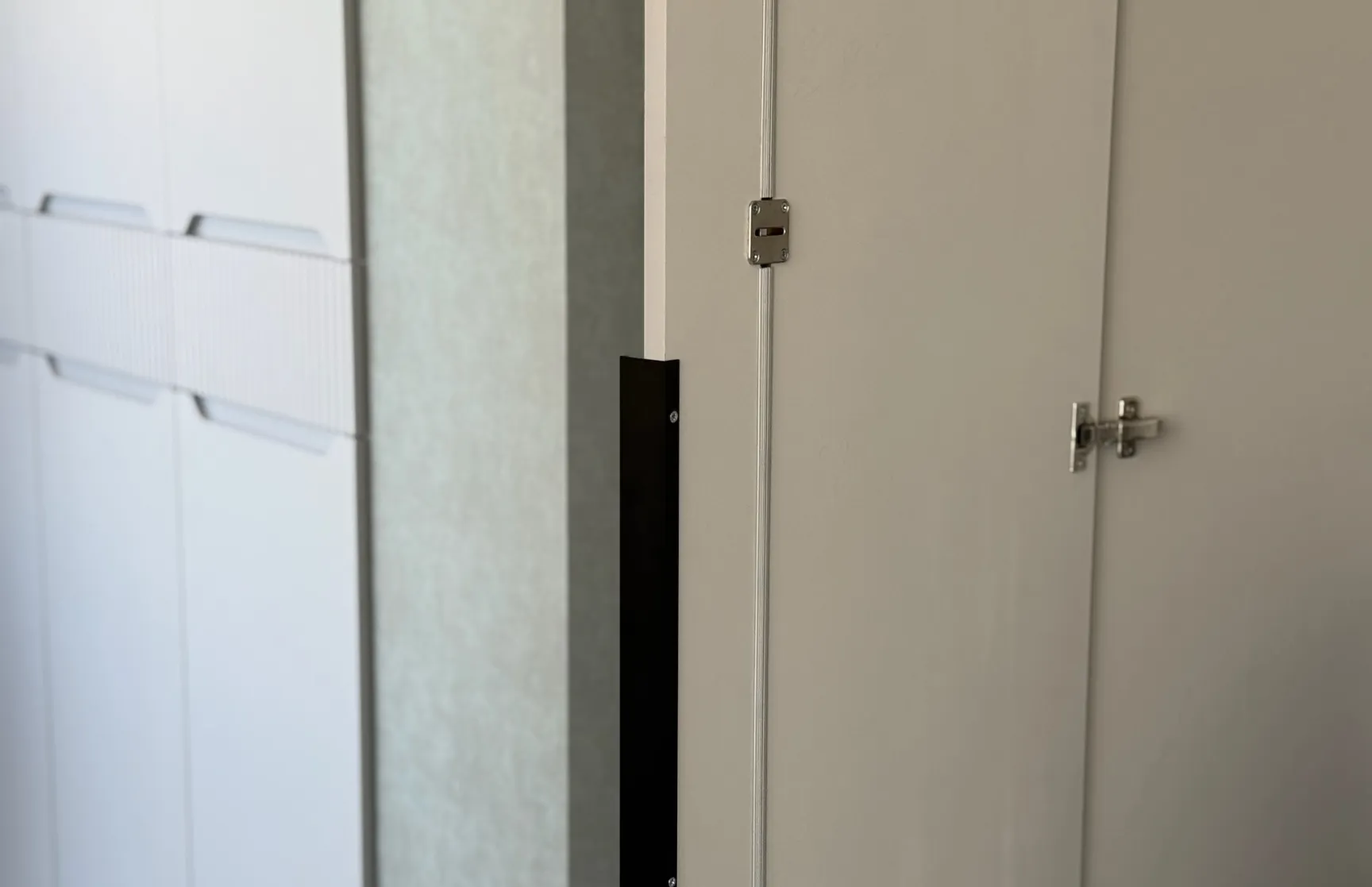 Распашной шкаф из ЛДСП Egger и МДФ с подсветкой фото 12