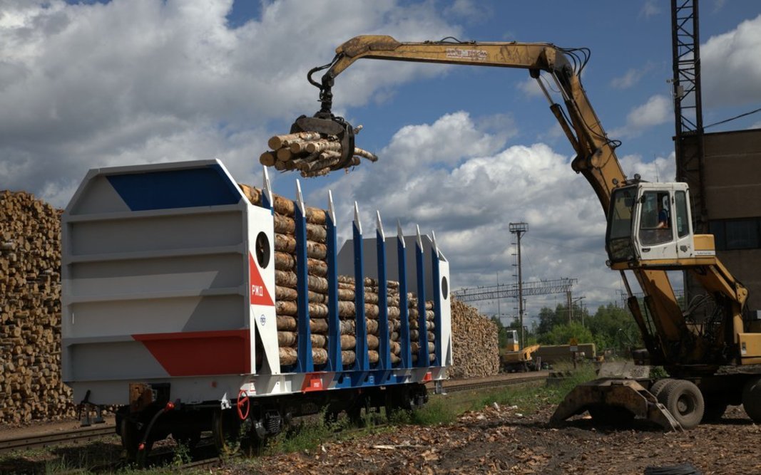 Выгрузка железнодорожных вагонов. Платформа для лесоматериалов модель 13-6852. 13-6852-02 Модель вагона. Погрузка лесоматериалов. Погрузка лесоматериалов краном.
