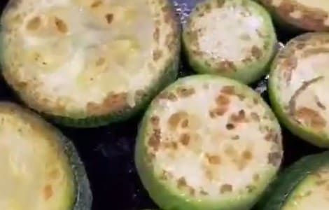 Приготовление маринованных кабачков колечками на зиму: шаг 2