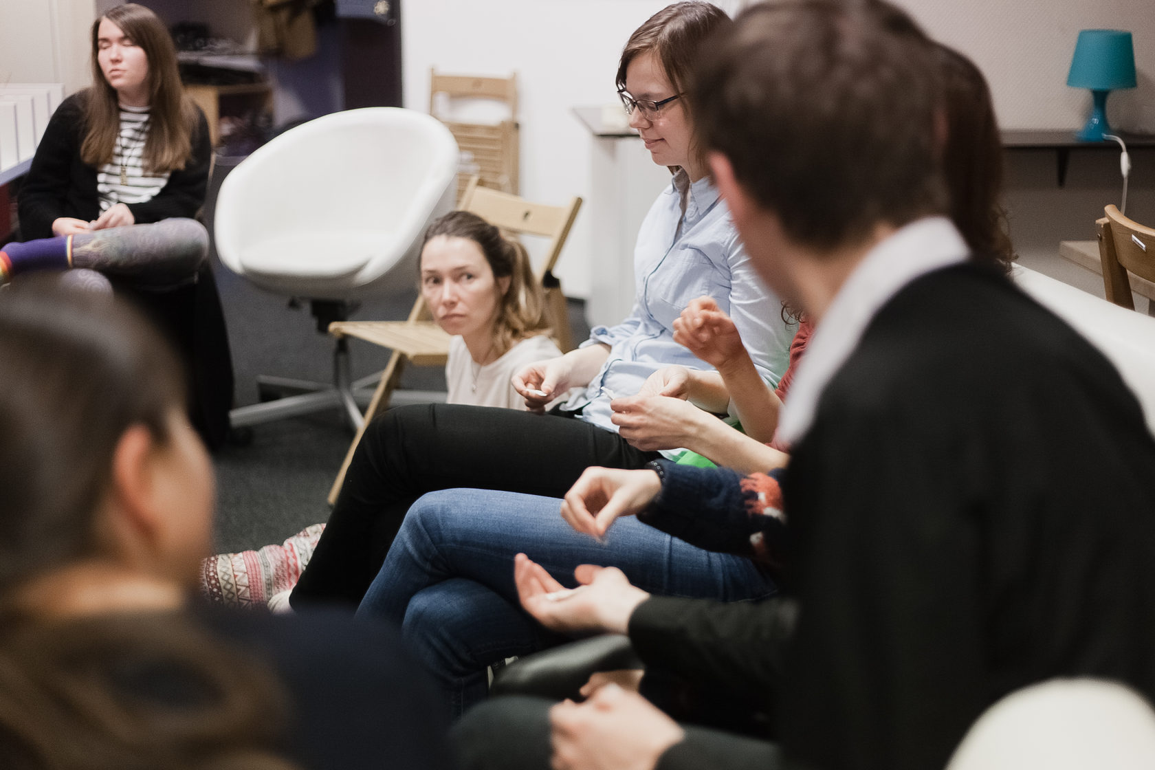 Семья на кухне. Муж и жена на кухне за столом. Kitchen talks. Парень на кухне. Kitchen talks.