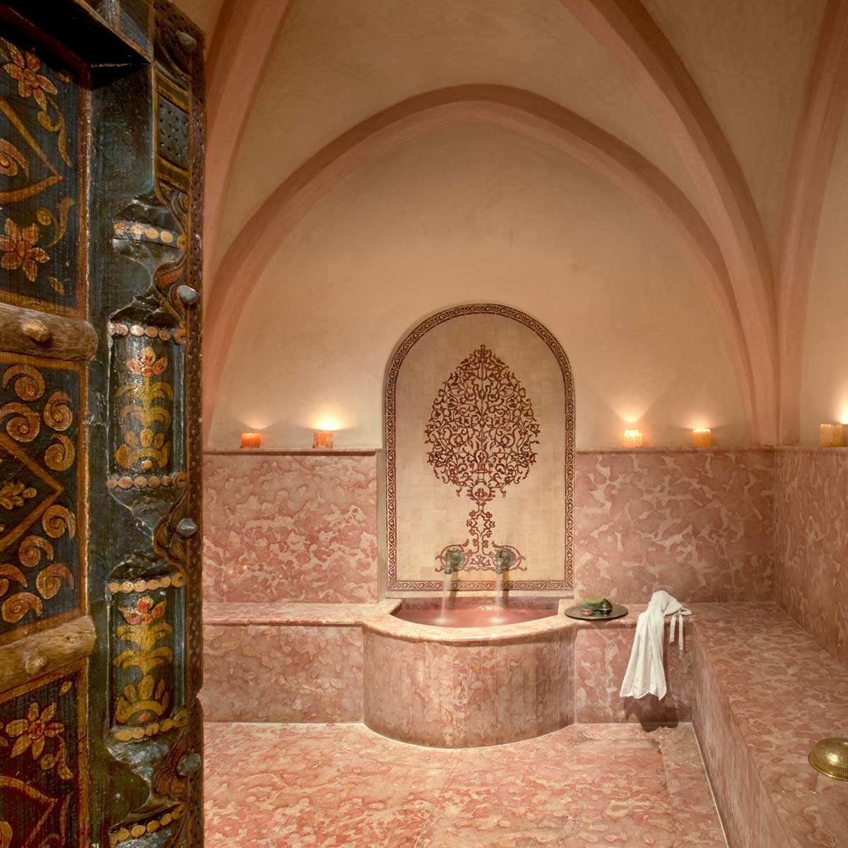 На фото: люксовый отель в Марокко в медине Марракеша