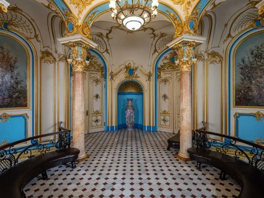 Сандуновские бани в Москве после реставрации исторических интерьеров.