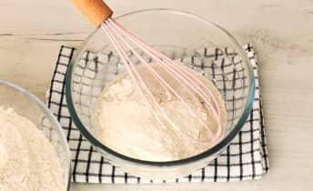 Приготовление осетинских пирогов с картошкой и сыром в духовке: шаг 3