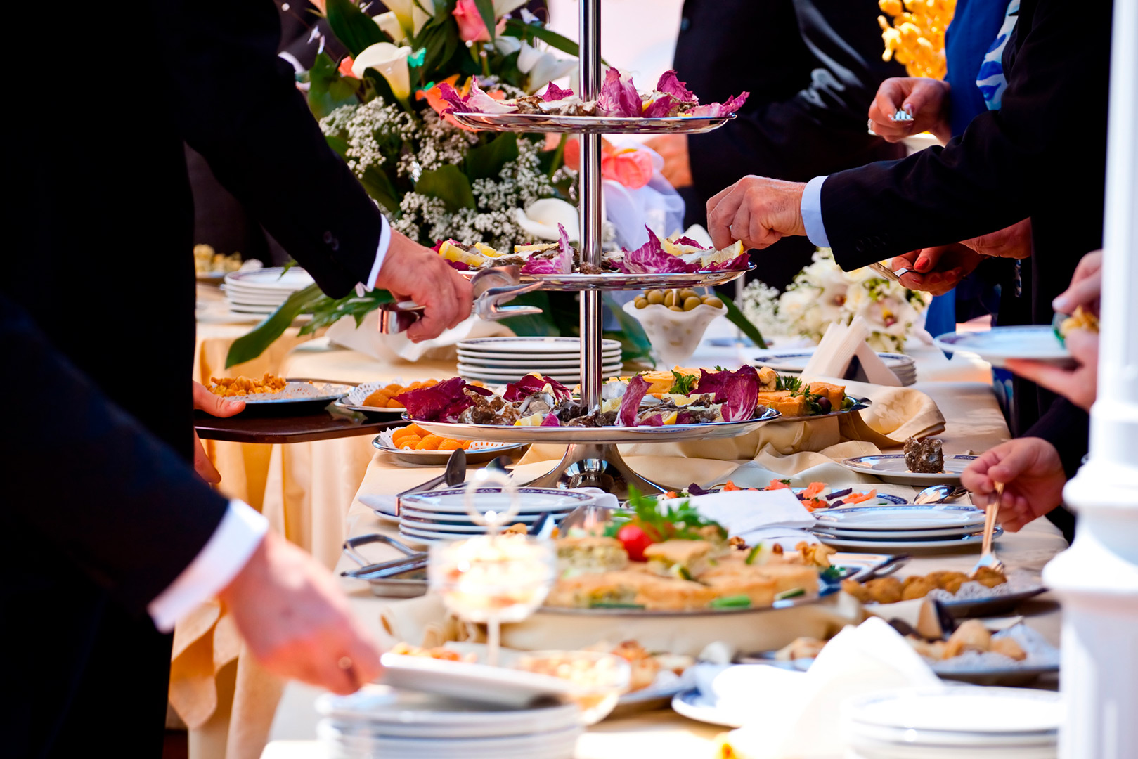 Food setting. Сервировка шведского стола. Шведский стол на свадьбу. Банкет кейтеринг. Банкетный стол на свадьбу.