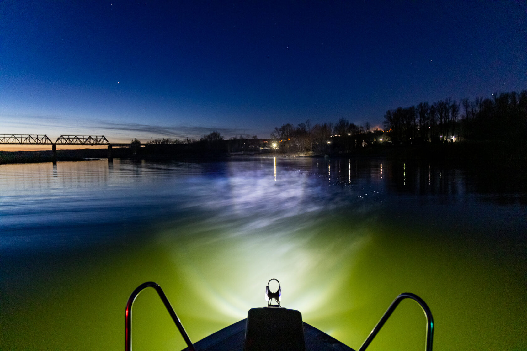 Фары для катеров и лодок врезные, проектирование и производство