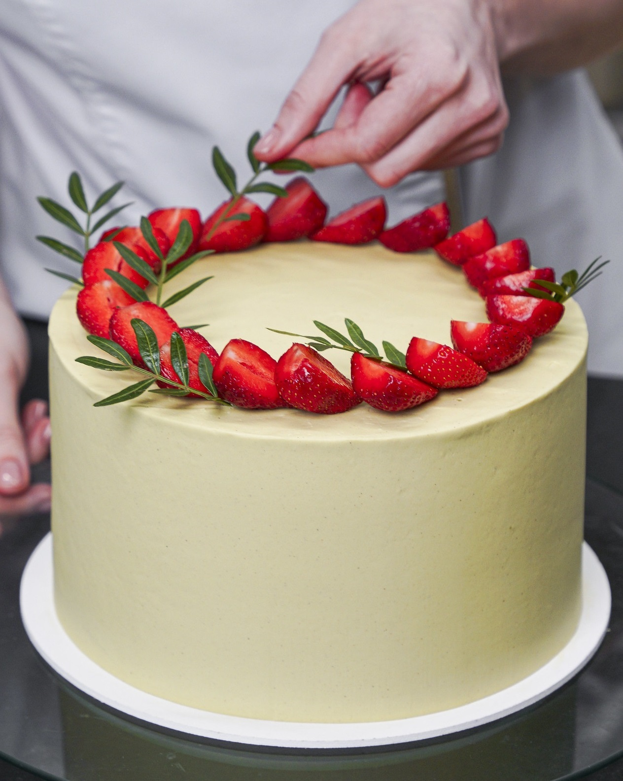 honey cake decorating