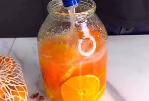 Приготовление настойки на хурме с водкой: шаг 3