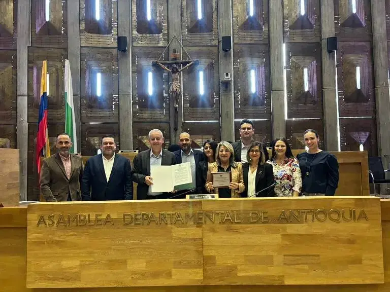 Orden al Mérito Cívico y Empresarial para Uniremington