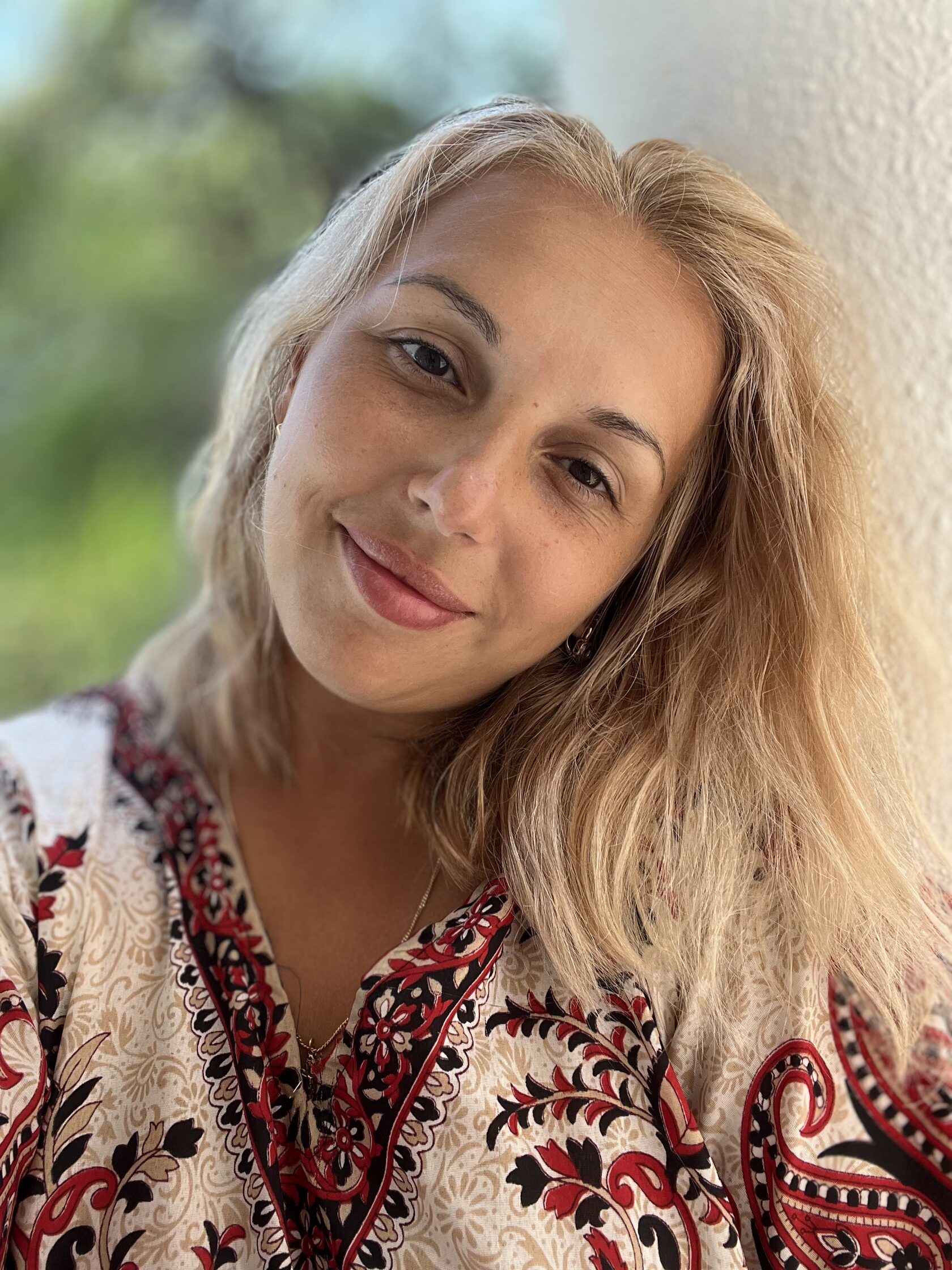 Оля ведущая марафона для женщин