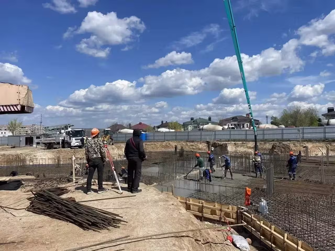 Апрель