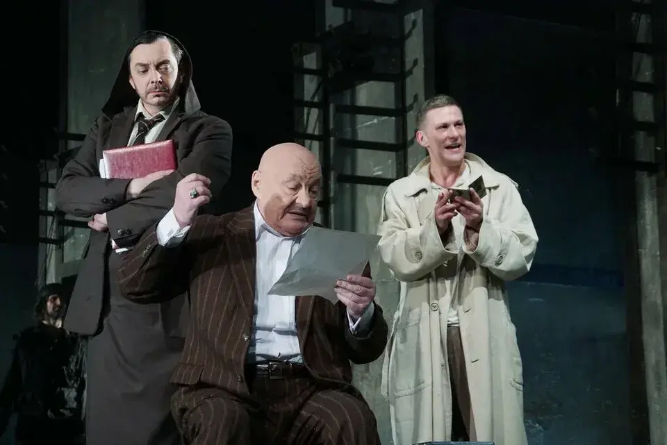 Сцена из спектакля Мастер и Маргарита в МХТ Чехова