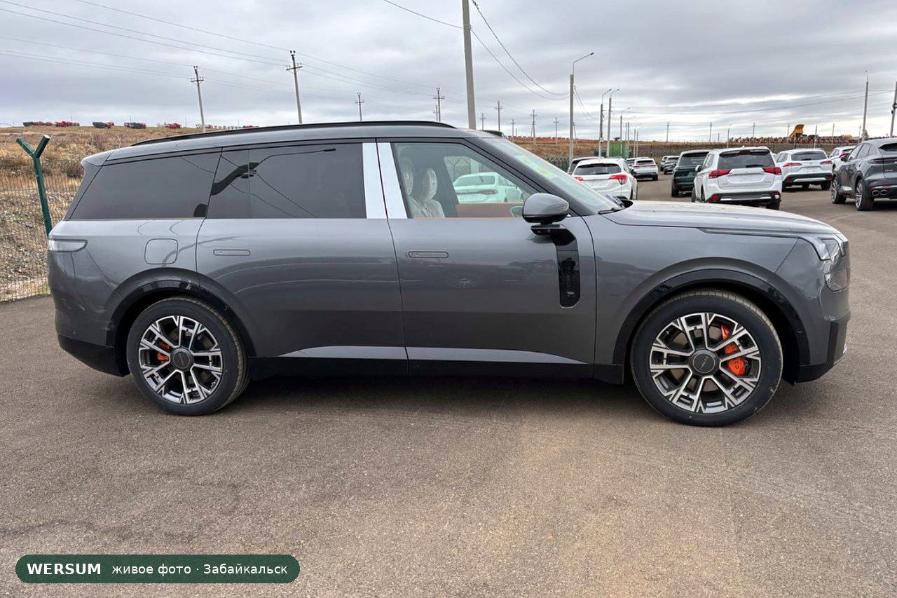 Lynk & Co 900, сбоку: кроссовер 5,2 м на 6 мест