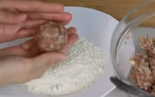 Приготовление ёжиков из фарша с рисом и подливкой: шаг 8