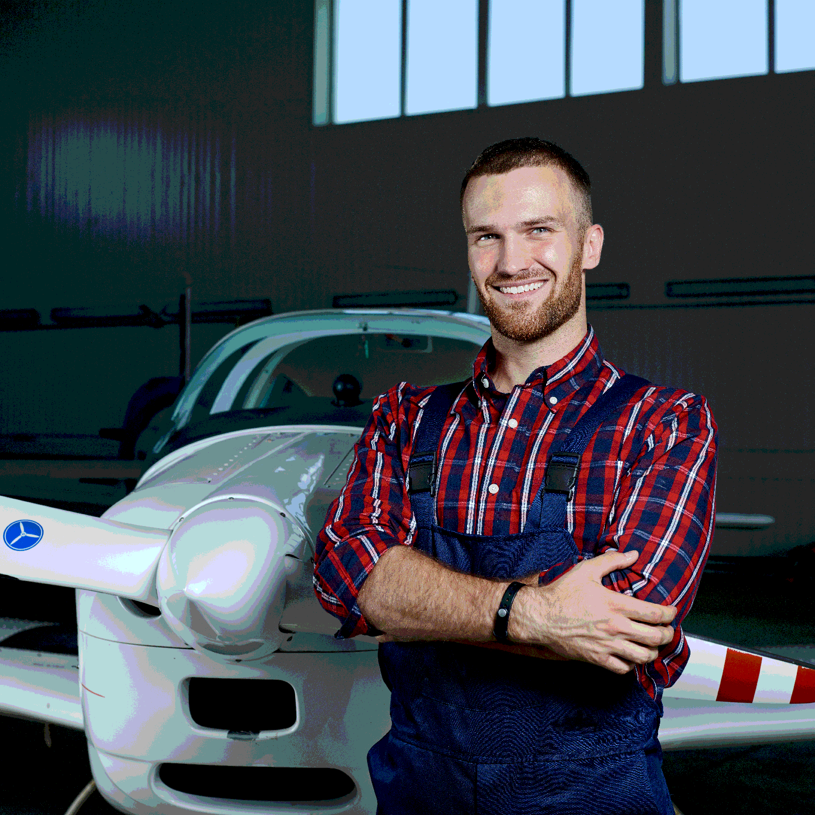 Plane mechanic. Механик самолета. Авиаинженер. Механика самолёта фото. Механик самолета картинки.