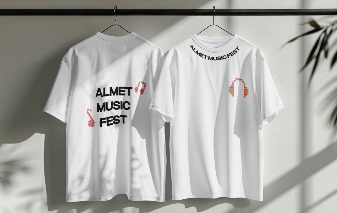 Almet Music Fest — футболки на вешалках