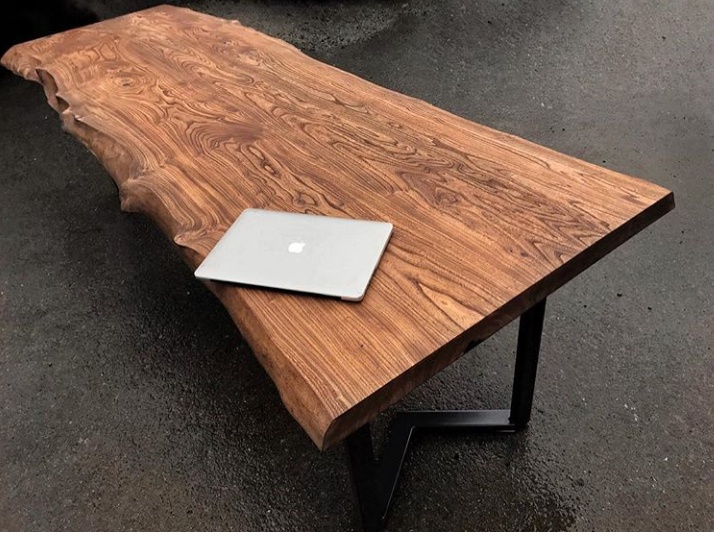 стол из дерева