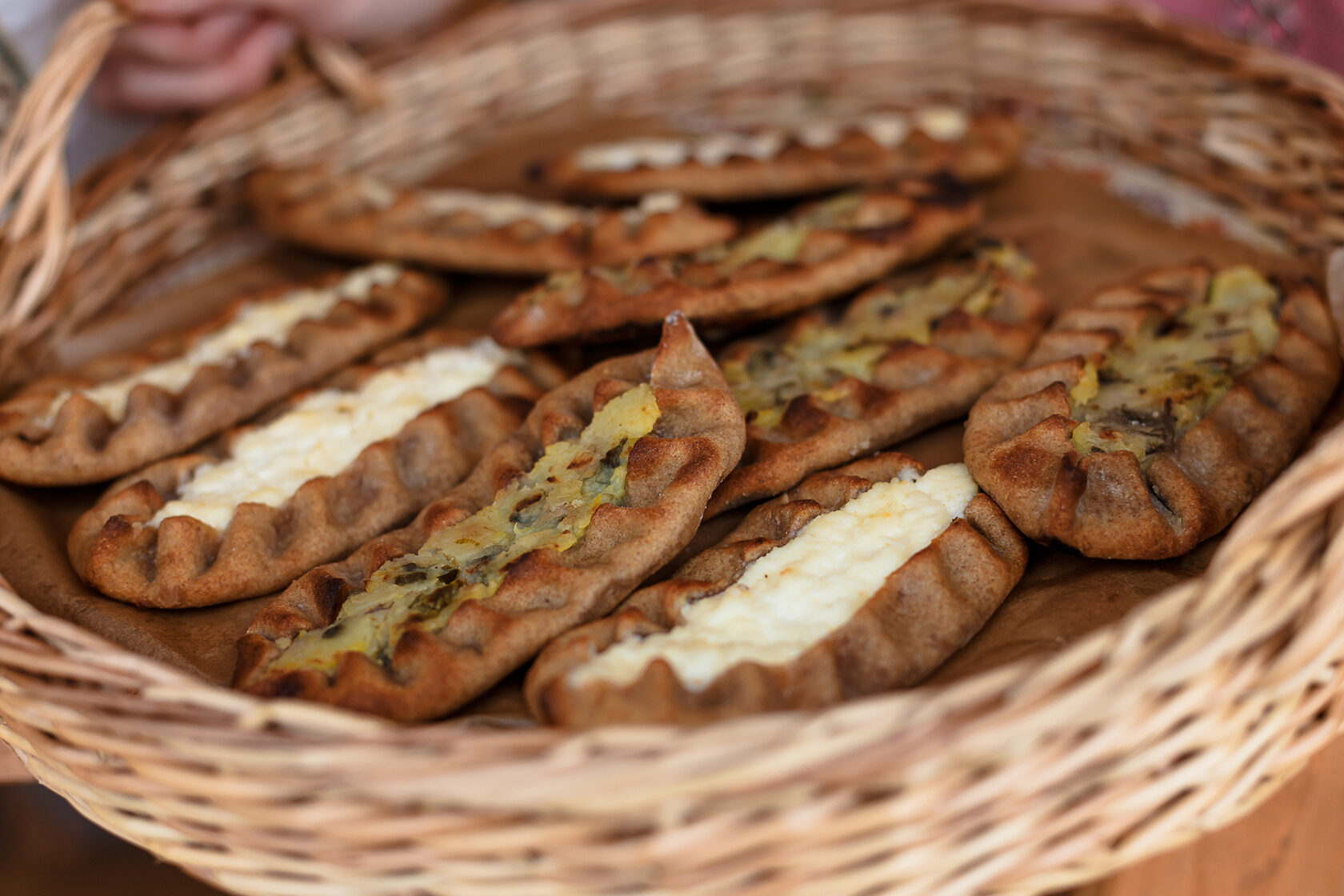 Пирожки из ржаной муки. Поморские калитки. Карельские пирожки Финляндия. Карельские пирожки калитки. Карельские пироги.