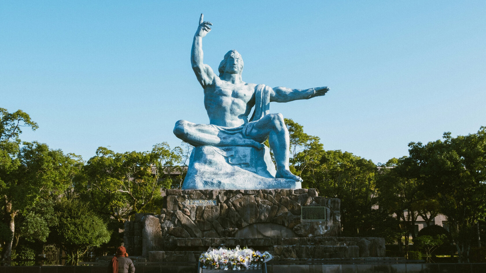 Нагасаки — портовый город Японии, панорама бухты и холмы