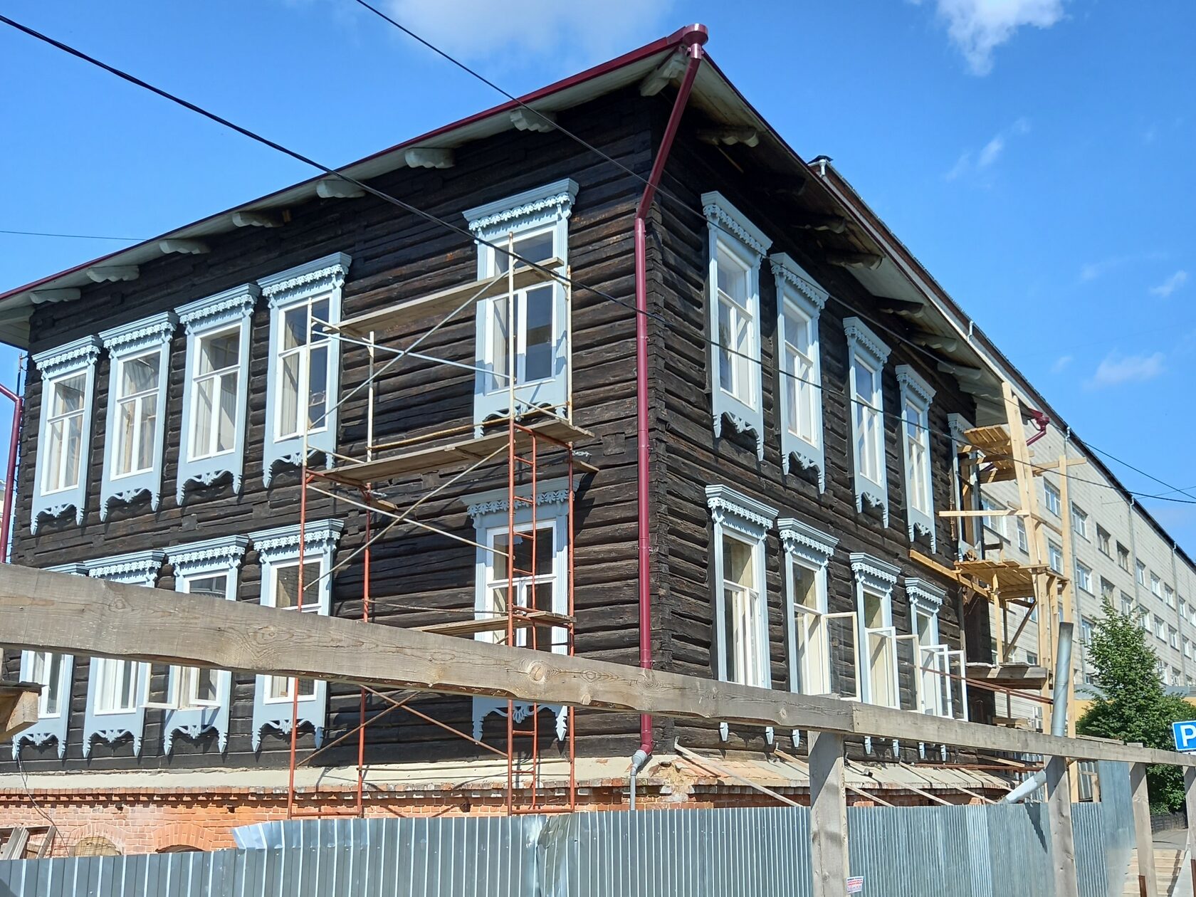 Старинные деревянные дома придают Томску особый облик