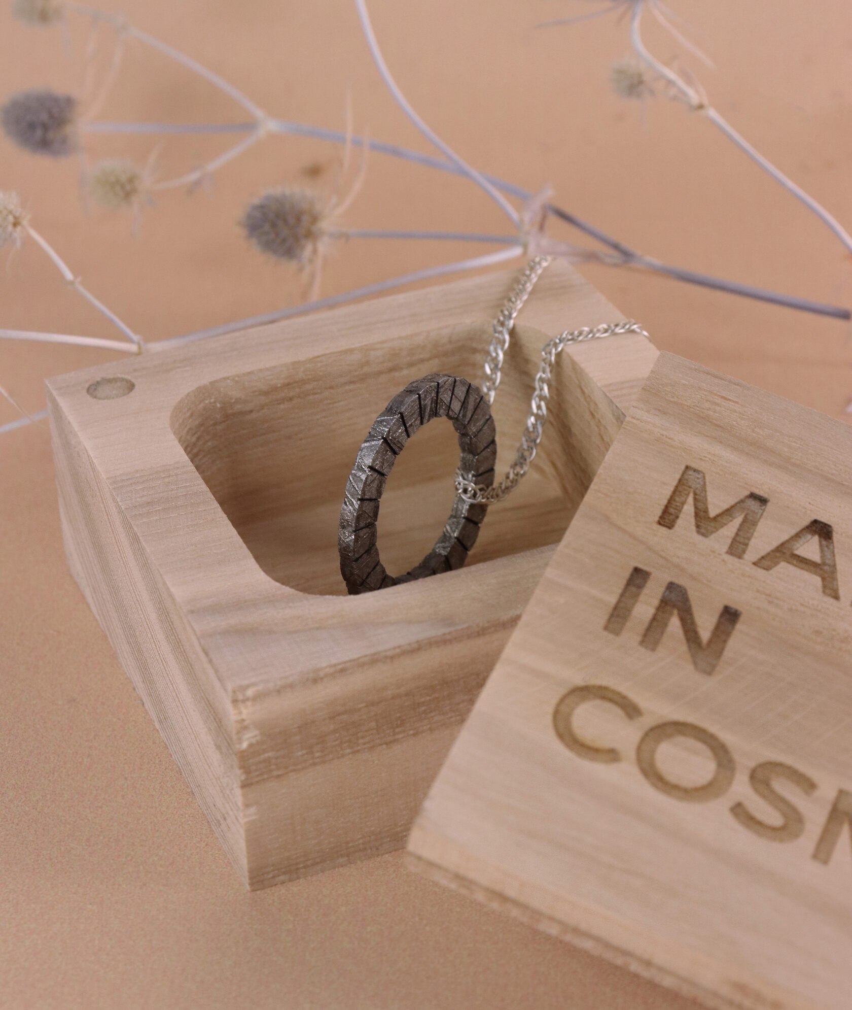 Коробка деревянная посередине сердце. Made in Cosmos отзывы. Made in Cosmos логотип.